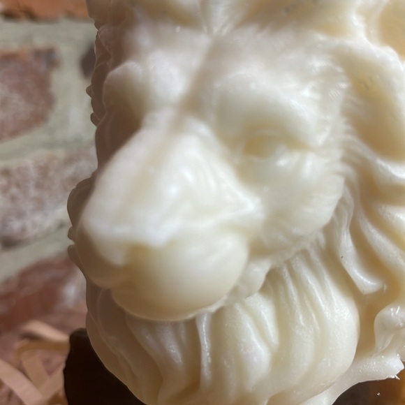 EnZebra Lion Head luxury candle Multiple Color Options The Mane Event - Picture 6 of 9